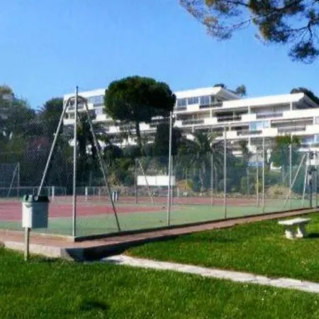 D'une A A 800 M De La Avec Vue Sur La Jardin Clos Et Wifi *