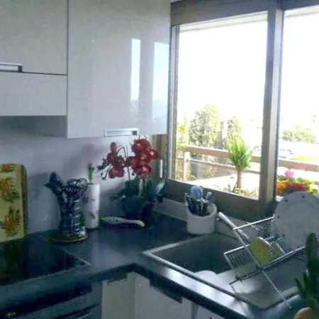 Appartement D'une A A 800 M De La Avec Vue Sur La Jardin Clos Et Wifi Antibes