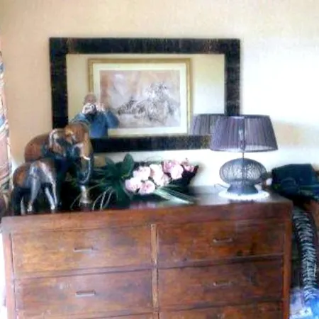 Appartement D'une A A 800 M De La Avec Vue Sur La Jardin Clos Et Wifi *